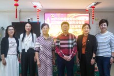 中漢綠馬“公益女俠”走進社區舉行捐贈儀式，共建愛心社區