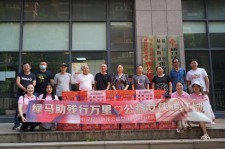 中漢綠馬“公益女俠”到張公堤社區開展八一建軍節慰問活動
